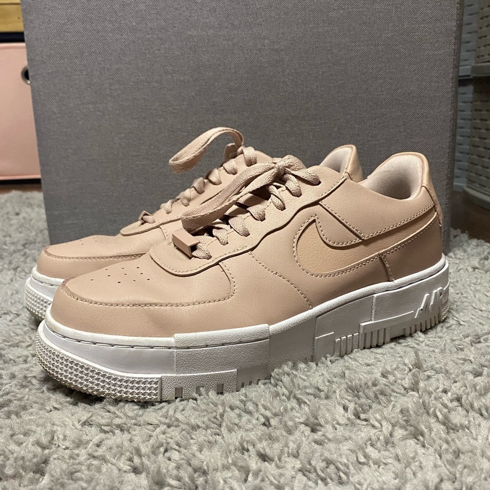 Nike Air Force 1 Pixel